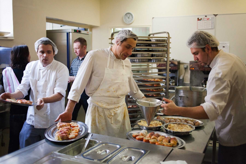 La restauration scolaire et la pause méridienne, un réel enjeu éducatif !