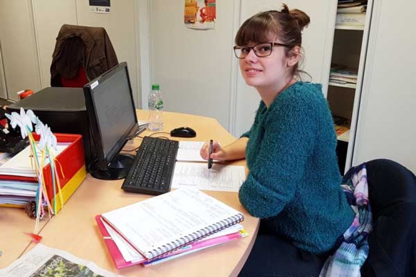 Portrait de Mona, volontaire à la Ligue de l'Enseignement - FAL44